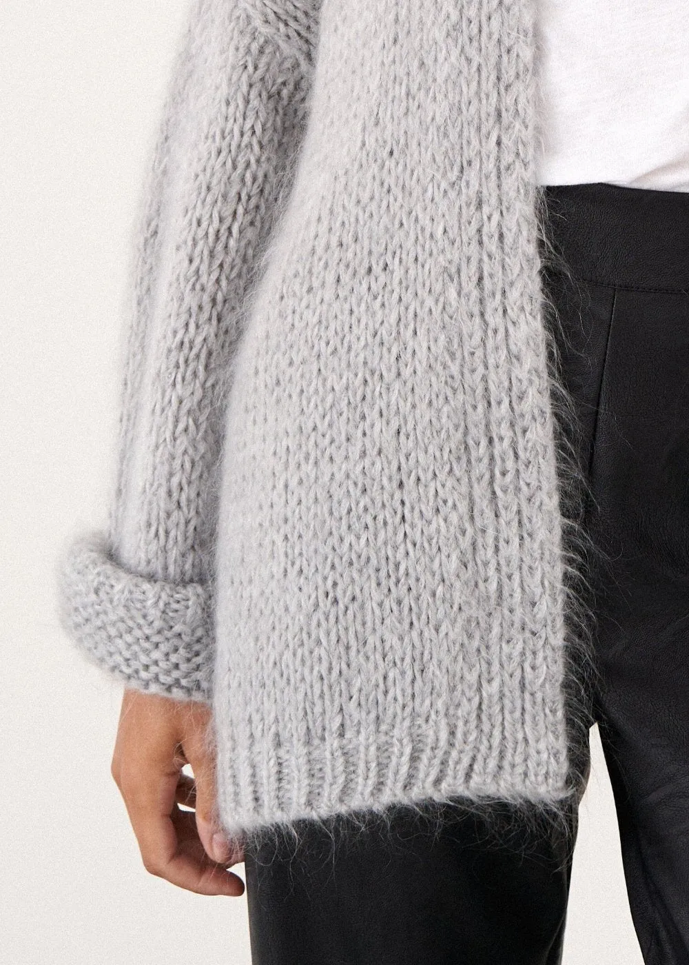 DINA CHUNKY KNIT CARDIGAN - PALE GREY