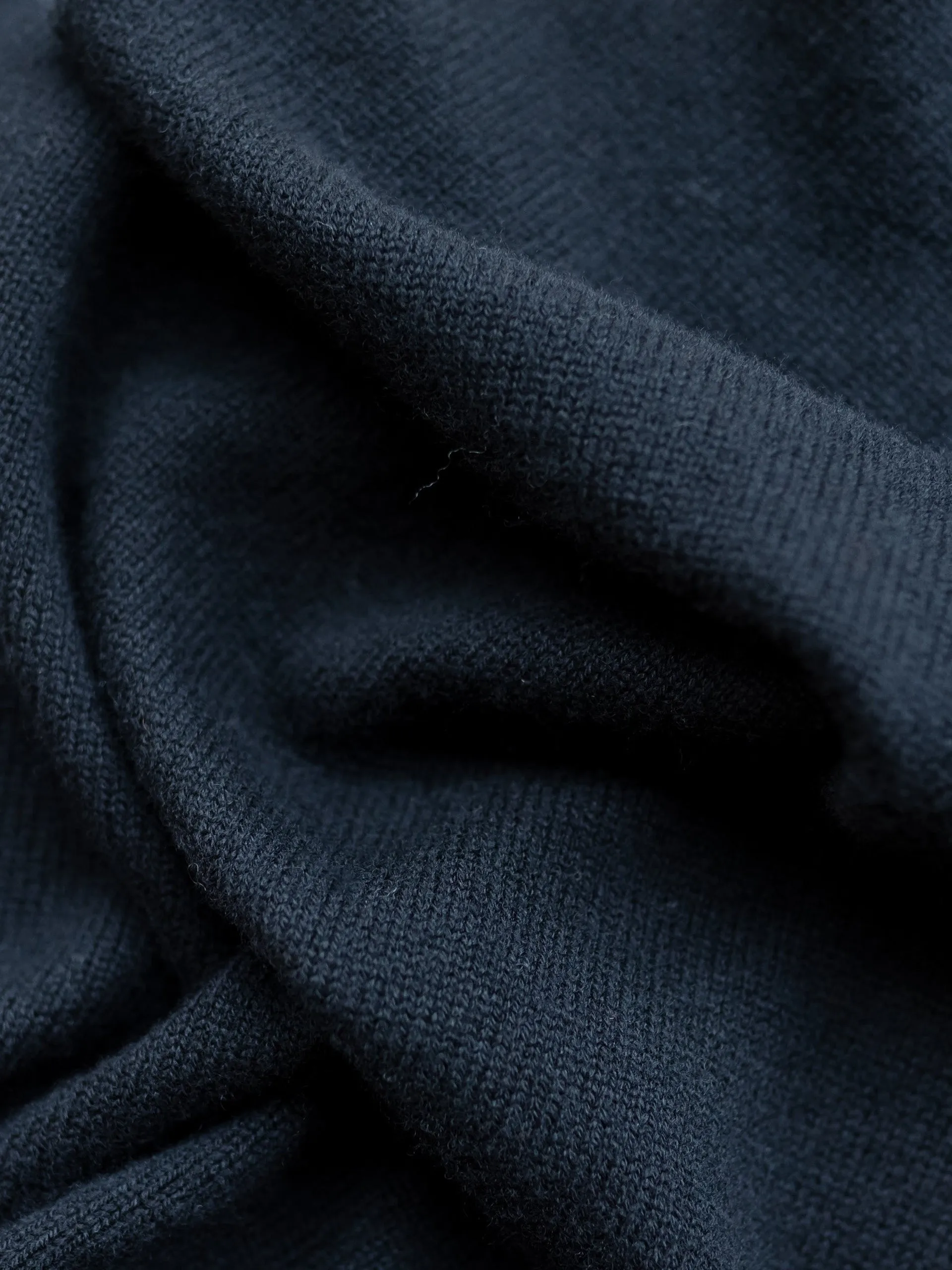 Merino triangle scarf in black